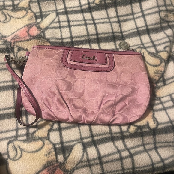 Coach Wristlet Signature print in Mauve - Picture 1 of 2